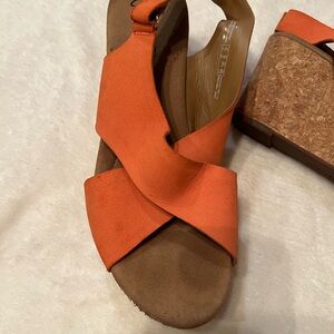 Clark’s sandals sz 10 orange